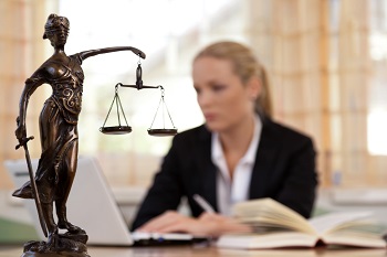 Si Se Encuentra De Forma Indocumentada En EE.UU. Contacte A Un Abogado De Inmgración De Lincoln-Goldfinch Law - Abogados de Inmigración Firm Hoy Mismo