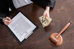 Considere Todos Los Detalles Legales Necesarios Antes De Iniciar Su Proceso De Bancarrota Si Hay Una Demanda En Medio