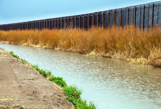 Complejidades En La Frontera: Se Pierden Medios De Comunicación Y El Partido Republicano Pinta La Situacion Como «Oleada»