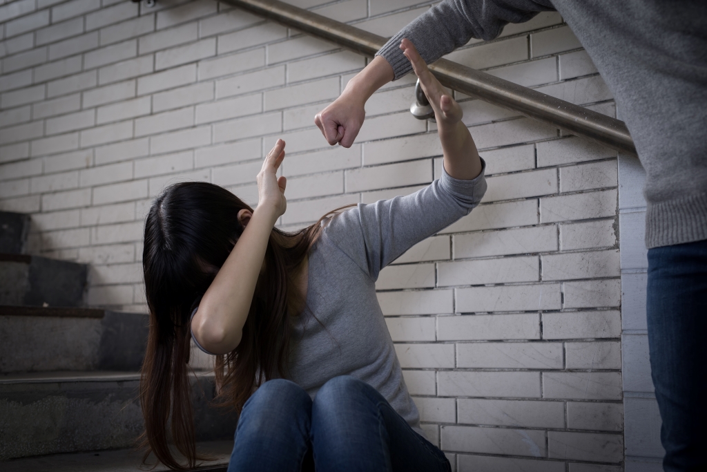 Presentación De Una Auto-petición VAWA: ¿Necesita Asistencia Jurídica?