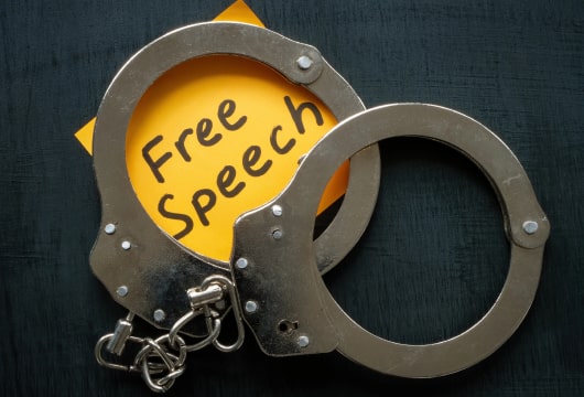 Libertad de expresión, en peligro: estudiantes enfrentan escrutinio en redes sociales