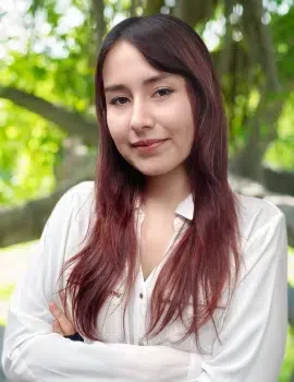 Valeria Coordinadora de Redes Sociales Lincoln-Goldfinch Law