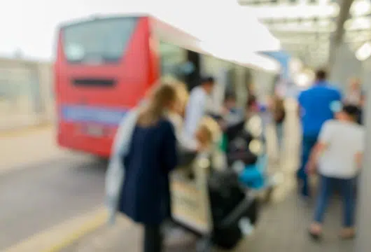Familia detenida por ICE reunida tras semanas separada